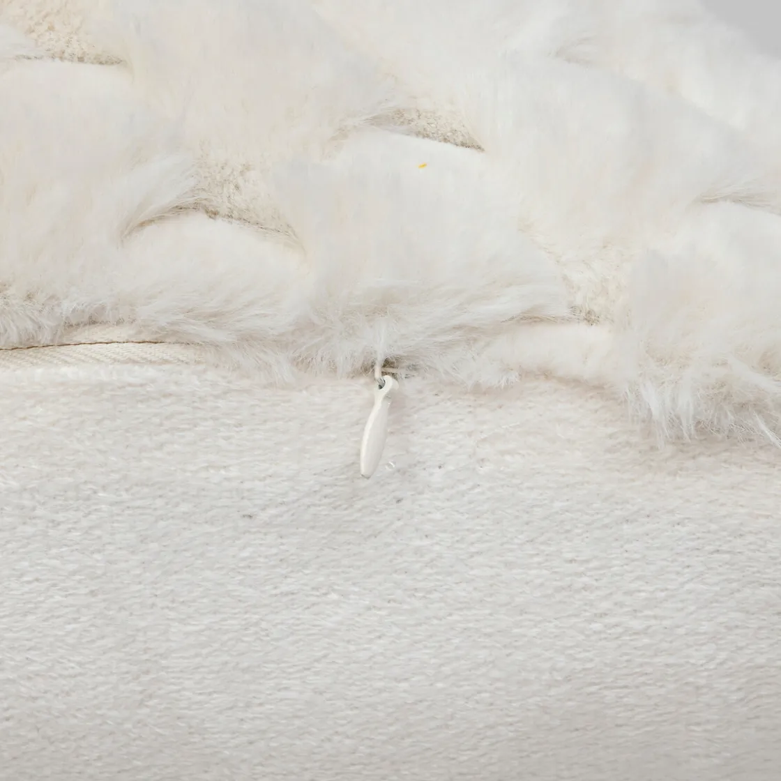 atmosphera Cojines Y Fundas Decorativas>Almohada de felpa beige INUIT 38x38cm