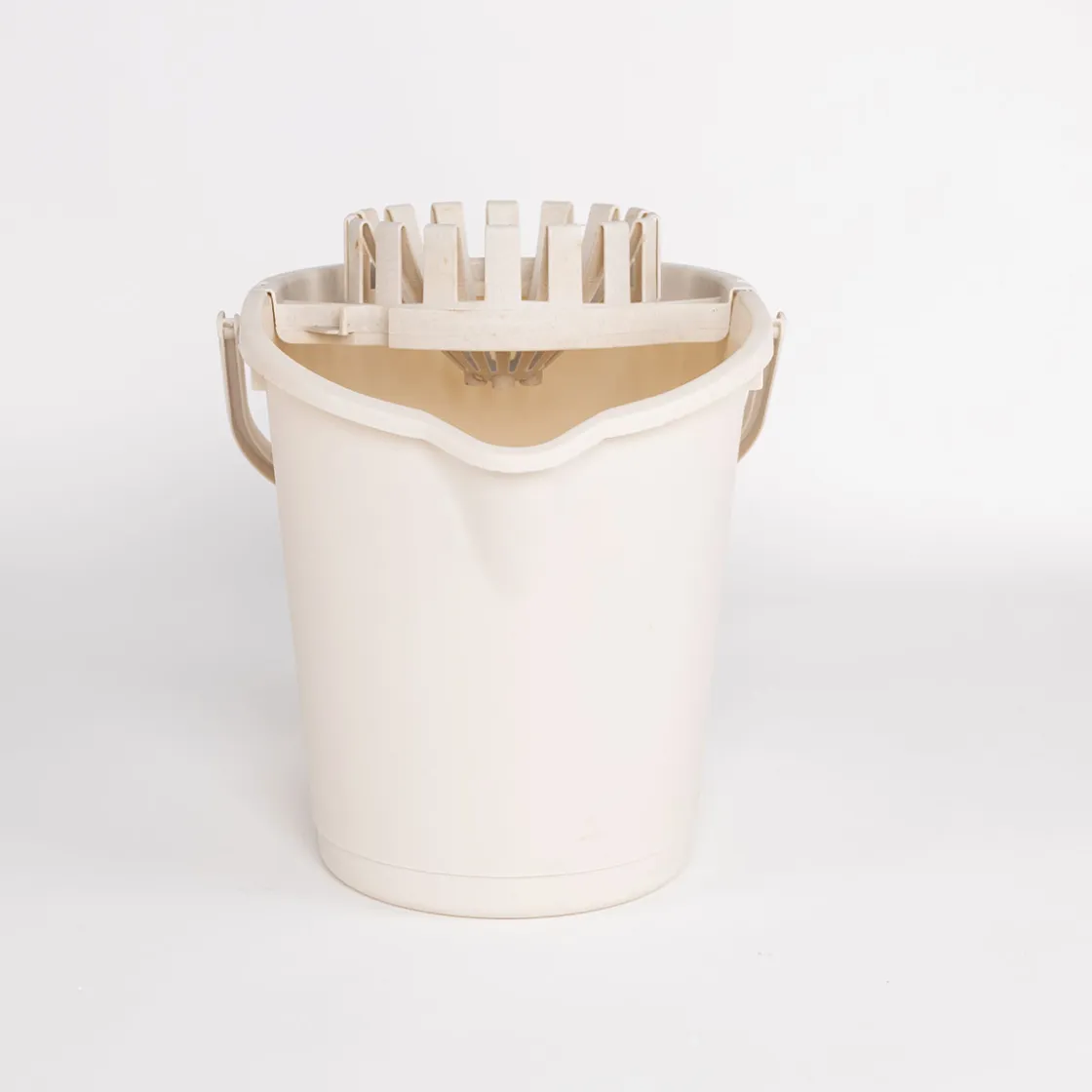 Auxiliares De Limpieza>Cubo con exprimidor beige 16L