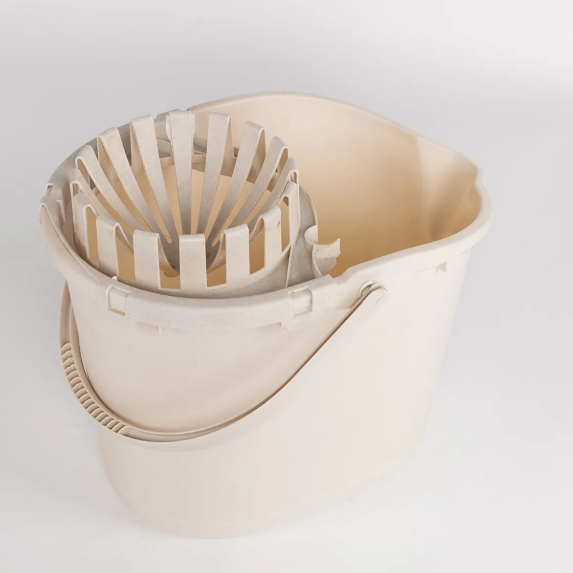 Auxiliares De Limpieza>Cubo con exprimidor beige 16L