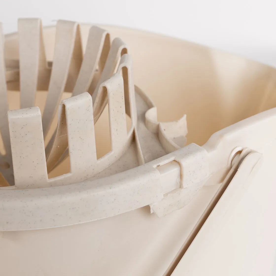 Auxiliares De Limpieza>Cubo con exprimidor beige 16L