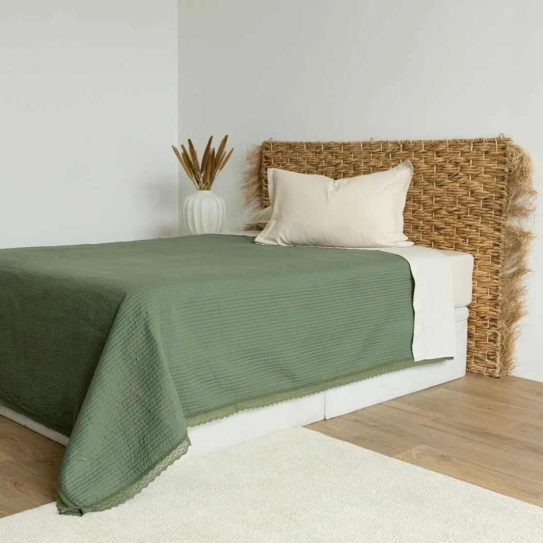 Edredones Y Colchas>Edredón verde con volante de encaje 220x240cm