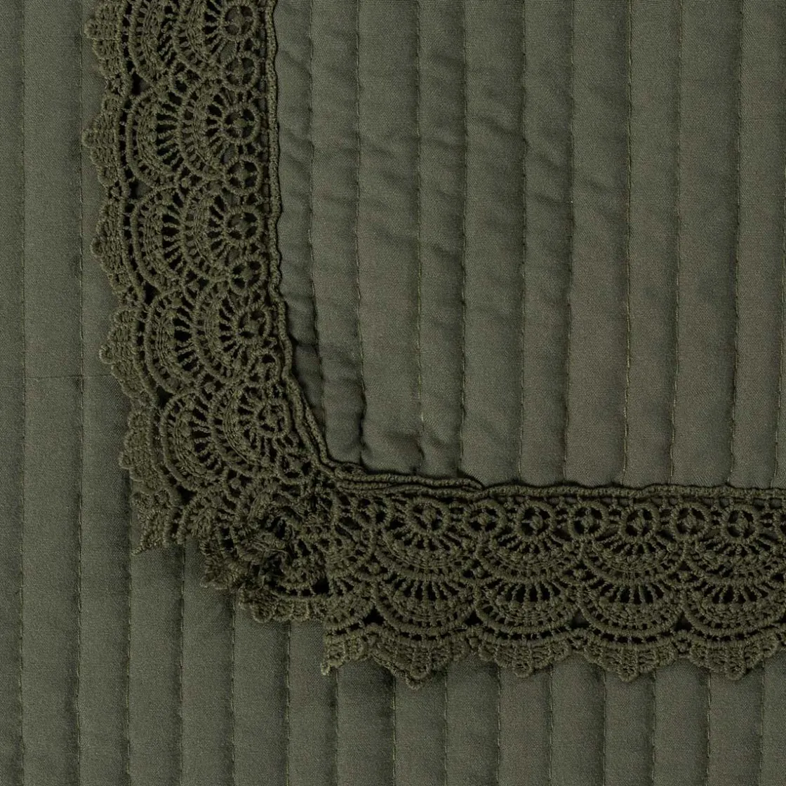 Edredones Y Colchas>Edredón verde con volante de encaje 220x240cm